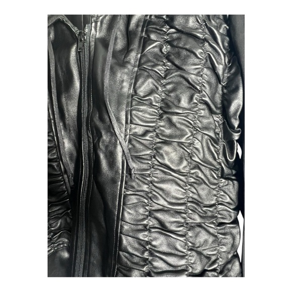 Stylish Black faux Leather Jacket for Women - Picture 3 of 6